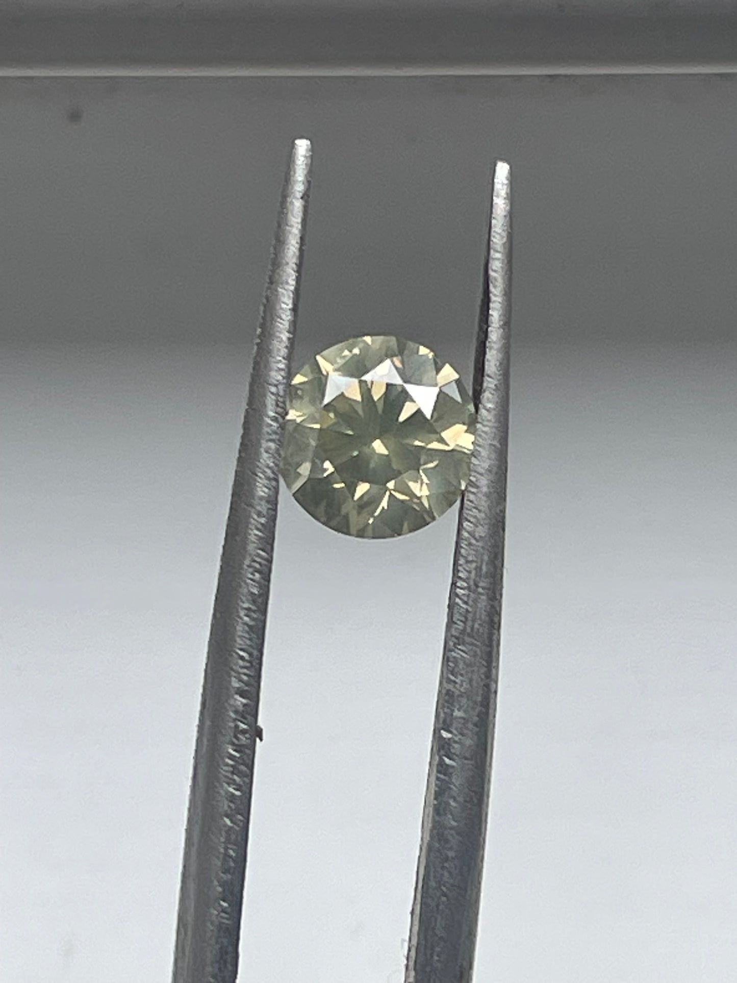 Diamond 1.00 ct fancy greenish yellow